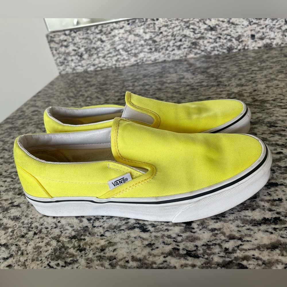 VANS WOMENS SIZE 7